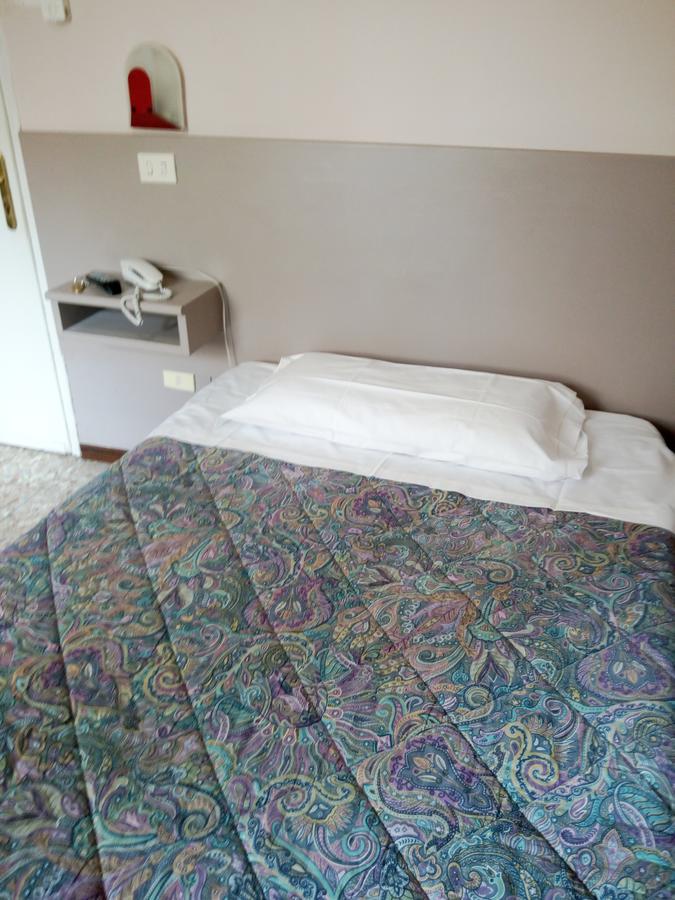 Hotel Lorena Firenze Bagian luar foto